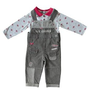Ensemble bébé Lee Cooper 18 mois : salopette en jean gris avec poches et t-shirt manches longues à col contrasté rouge et motif répétitif, d'occasion