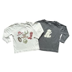 Lot de deux t-shirts bébé à manches longues : un beige motif « Ready for Adventure » et un gris avec illustration d’un ours, d'occasion