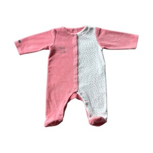 Pyjama bébé en velours, rose et blanc à motifs, avec ouverture par pressions sur le devant, d'occasion