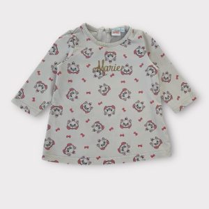 Robe bébé blanc cassé à manches longues avec motifs Marie des Aristo chats et petits nœuds roses. Seconde main.