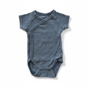 Body bébé manches courtes bleu à fermeture croisée, doux et confortable, marque Gémo, 3 mois d'occasion