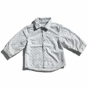 Chemise bébé blanche à petits motifs, manches longues retroussables, fermeture boutonnée sur le devant, marque Pat & Ripaton, taille 12 mois, d'occasion