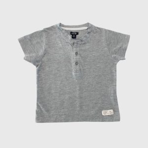 T-shirt bébé gris clair à manches courtes avec patte de boutonnage sur le devant. Kiabi, 12 mois d'occasion