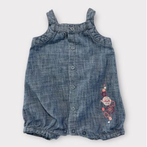 Combinaison bébé effet jean sans manches avec bretelles, boutonnage sur le devant et broderie florale décorative sur le côté. Ptit Bisou, 3 mois d'occasion