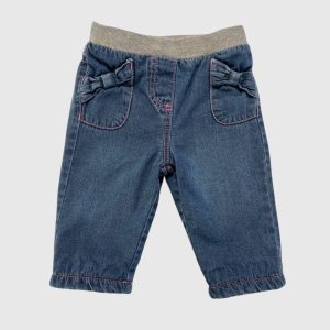 Pantalon en jean bleu avec ceinture en maille grise et poches décorées de nœuds. Tex, 3 mois d'occasion