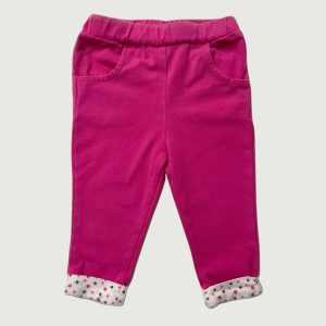 Pantalon bébé fille fuchsia coupe jean avec taille élastiquée, poches avant et arrière, revers blancs à petits pois. Boite à Malices, 3 mois d'occasion