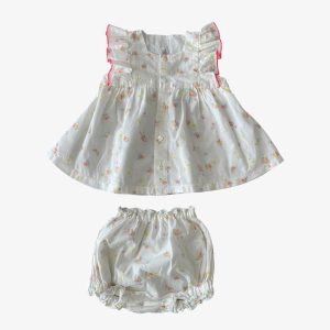 Ensemble deux pièces robe et culotte, manches courtes volantées avec une ouverture devant. Seconde main.