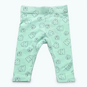 Legging bébé vert d'eau clair avec des motifs répétés maisons. Seconde main.