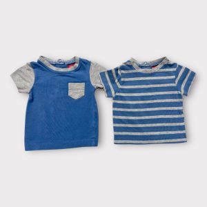 Lot de 2 t-shirts manches courtes bleu un uni avec poche plaqué le second rayé. Seconde main.