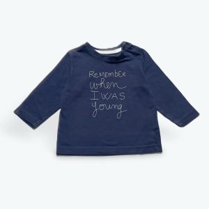 T-shirt bébé manches longues bleu marine, avec un message central. Seconde main.