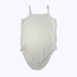 Body bébé blanc à manches débardeur avec fermeture à pressions entrejambes. Seconde main.