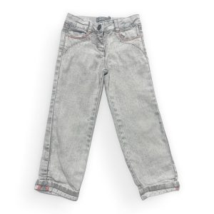 Pantalon jean enfant gris clair avec revers. Seconde main.