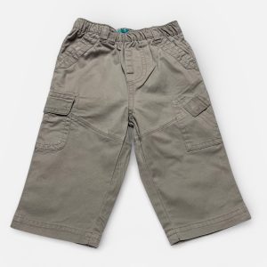 Pantalon bébé beige, poches plaquées et élastiqué à la taille. Seconde main.