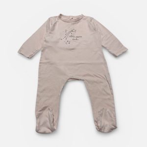 Dors-bien bébé manches longues rose pâle avec un dessin devant. Seconde main.