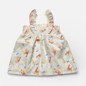 Robe bébé à bretelles volantées et smocks poitrine blanche avec des motifs répétés. Seconde main.