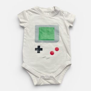 Body bébé manches courtes blanc avec sérigraphie console. Seconde main.