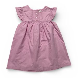 Robe bébé rose clair, manches courtes volantées pinces et patte de boutonnage décoratif. fronces poitrine. Seconde main.