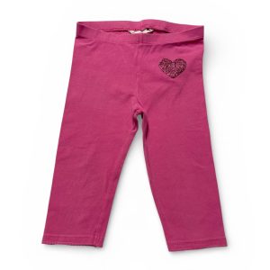 Legging pantacourt enfant rose, élastiqué à la taille petit cœur paillettes devant. Seconde main.