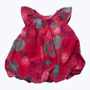 Robe bébé manches courtes volantées par l'encolure corail. Seconde main.