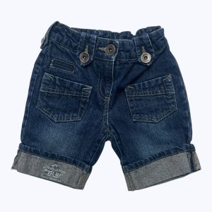 Short jean enfant avec un revers et des poches plaquées. Seconde main.