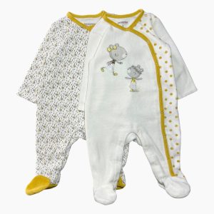 Lot de deux pyjamas bébé blanc et jaune à manches longues, motifs petite souris et imprimé pois, ouverture sur le devant, pieds intégrés, taille 9 mois, d'occasion