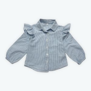 Chemisier enfant manches longues rayé bleu ciel blanc volanté aux épaules. Seconde main.