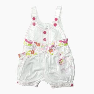 Salopette short bébé blanche avec ceinture fleurie et boutons roses C&A, 6 mois d'occasion