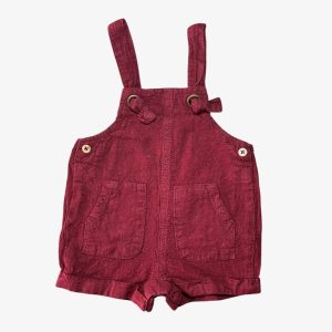 Salopette short bébé bordeaux avec bretelles réglables et poches devant. 6/9 mois d'occasion