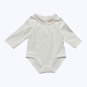 Body bébé manches longues blanc col rond brodé, patte de boutonnage au dos. Seconde main.