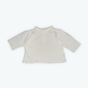 T-shirt bébé manches longues crème petit col montant, patte de boutonnage au dos. Seconde main.