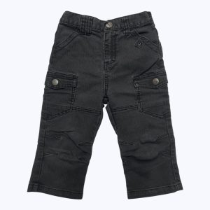 Pantacourt enfant jean noir taille ajustable boutonnage devant. Seconde main.