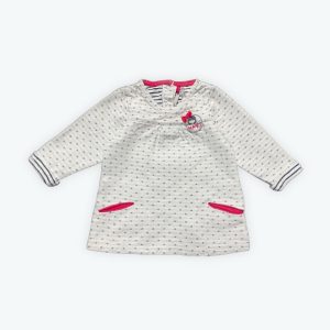 Robe bébé molleton manches longues blanc petits imprimés bleu marine poches rouge patte boutonnage dos. Seconde main.