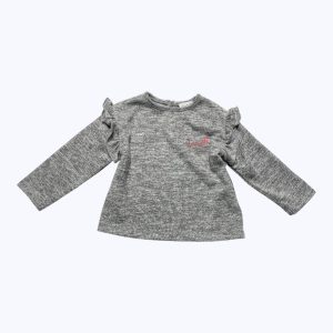 T-shirt bébé manches longues gris chiné volanté aux épaules, bouton au dos. Seconde main.
