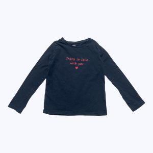 T-shirt enfant manches longues bleu marine message rouge devant. Seconde main.
