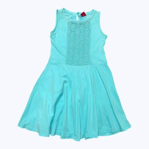 Robe enfant manches débardeur bleu turquoise fronce à la taille plastron en dentelle bouton au dos. Seconde main.