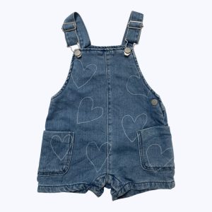 Salopette short bébé jean motifs cœurs poches plaquées côté. Seconde main.