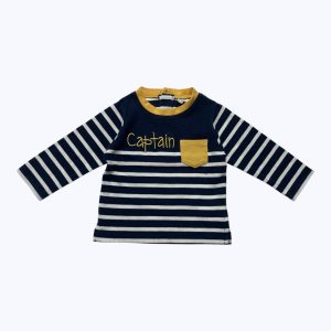 T-shirt bébé manches longues rayé bleu marine blanc broderie col et poche plaquée moutarde. Patte boutonnage au dos. Seconde main.