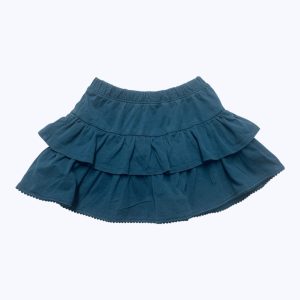 Jupe enfant bleu canard à deux volants dotée d'un biais pompon au fond. Seconde main.