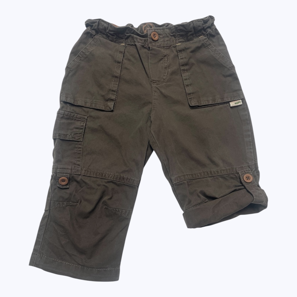 Pantalon bébé kaki poches soufflé taille ajustable réglable en bermuda. Seconde main.