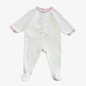 Dors-bien bébé rose et blanc rayé avec inscription. Petit Bateau, 9 mois d'occasion