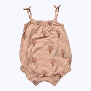 Barboteuse bébé bretelles saumon motifs cornet de glace beige et rose. Seconde main.