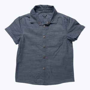 Chemise enfant manches courtes avec revers bleu foncé. Seconde main.