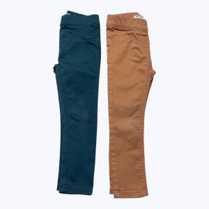 Lot pantalon enfant élastique à la taille bleu canard et abricot. Seconde main.