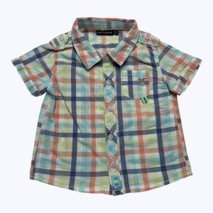 Chemise bébé manches courtes à revers, madras bleu imprimé au dos. Seconde main.