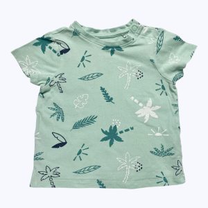 T-shirt bébé manches courtes maille polo vert d'eau motifs palmiers blanc vert foncé, patte de boutonnage épaule. Seconde main.