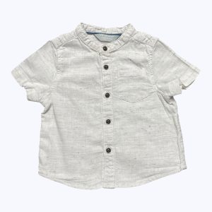 Chemise bébé manches courtes petit col gris clair chiné. Seconde main.