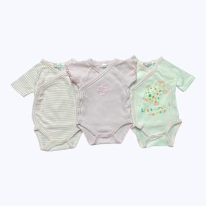 Lot 3 bodies bébé cache cœur manches courtes blanc rose imprimé tortue. Seconde main.