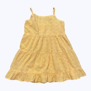 Robe enfant bretelles broderie anglaise moutarde doublée. Seconde main.