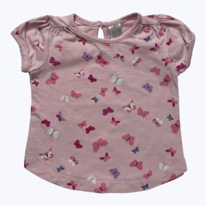 T-shirt bébé manches courtes rose imprimé papillons rose foncé fuchsia parme blanc, bouton au dos. Seconde main.