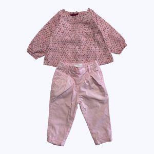 Ensemble bébé blouse manches longues rose ouverture centrale dos, pantalon rose taille élastique. Seconde main.